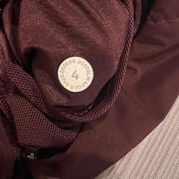 BRAND NEW NEVER USED NWOT LULULEMON DOWN FOR IT VEST RED MERLOT SIZE 4 - Picture 16 of 16